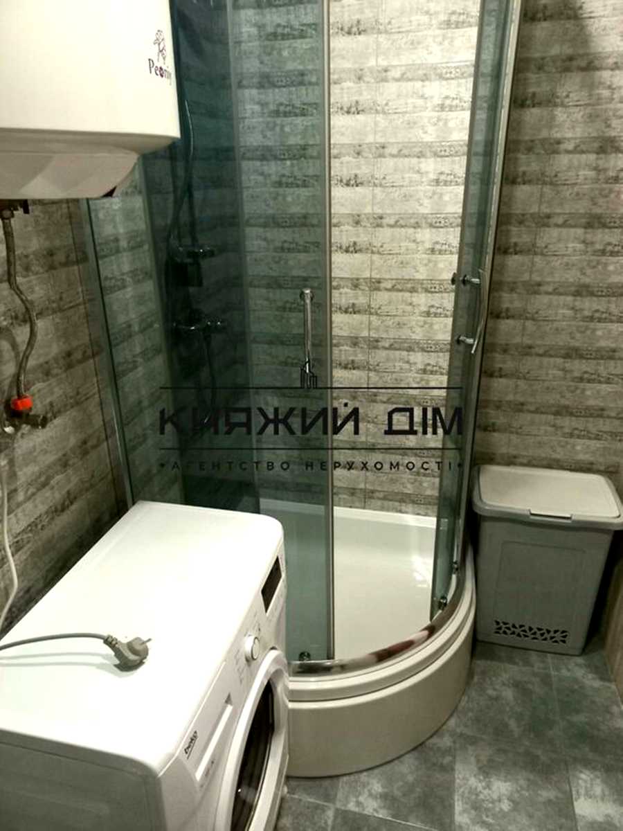 1875227586565156