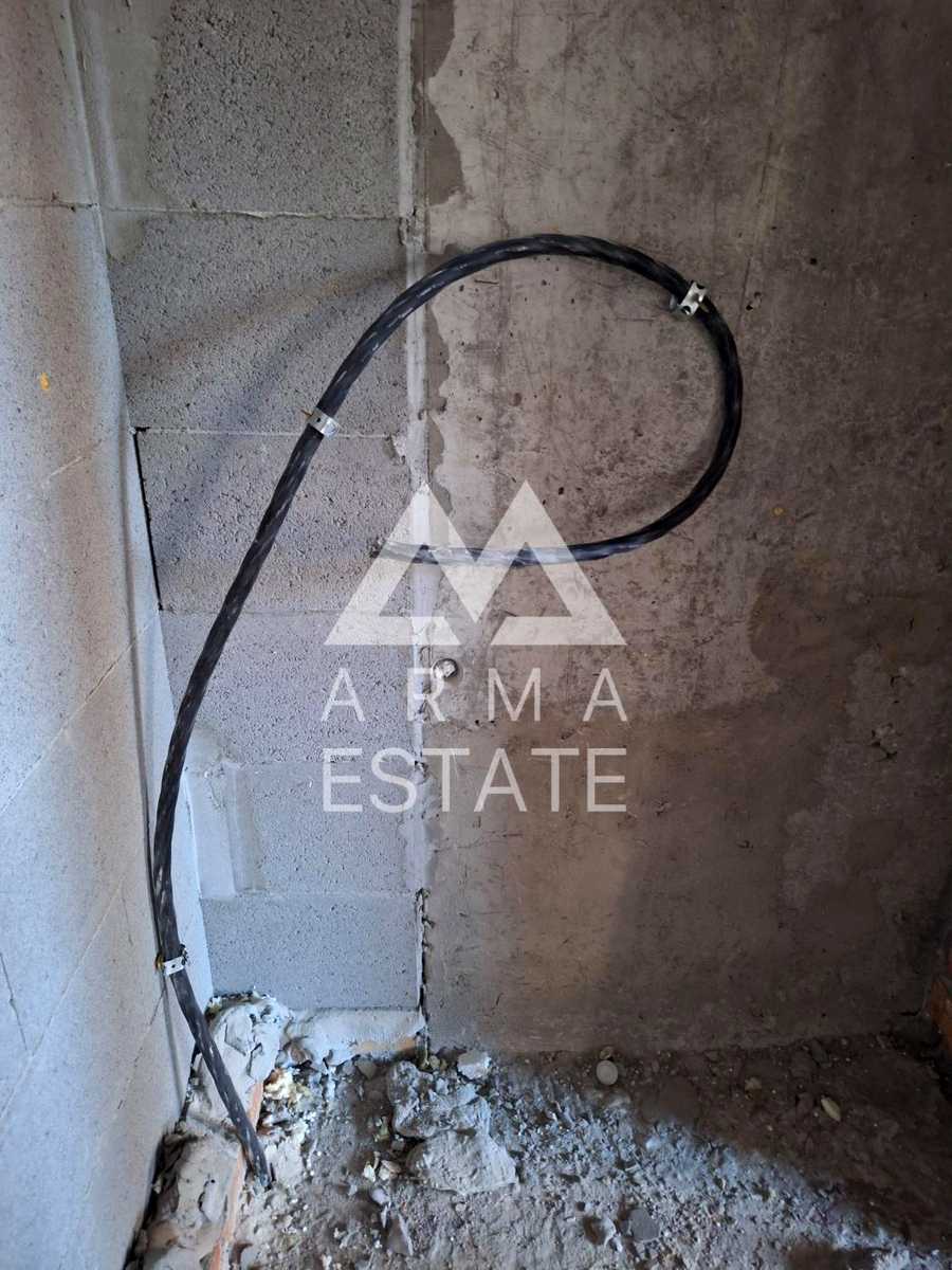 1875228373993720