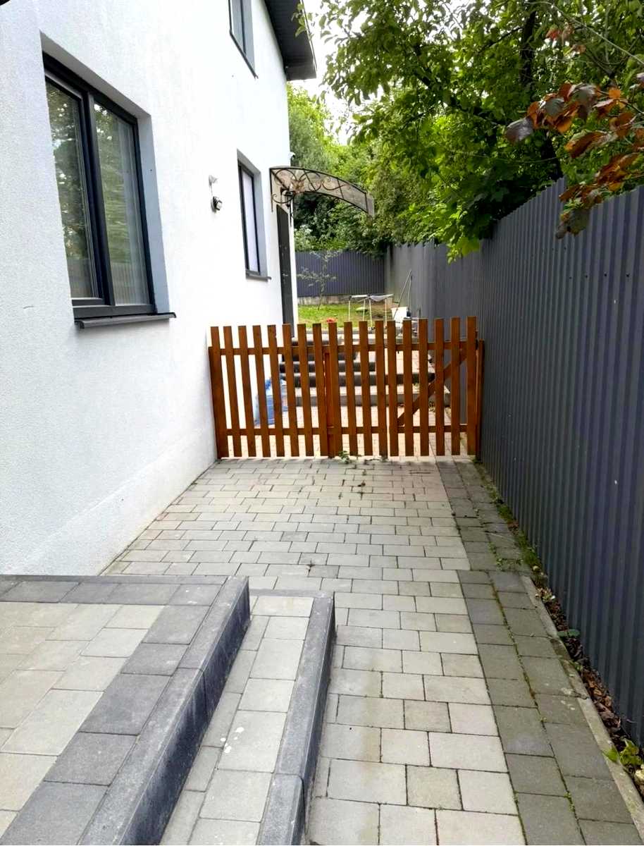 1875230372550239