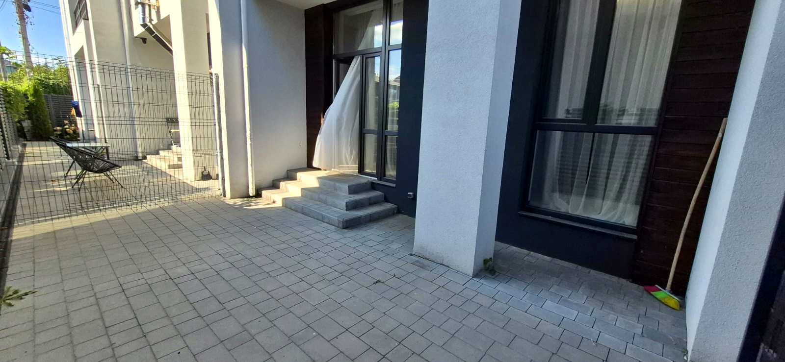 1875236864405117