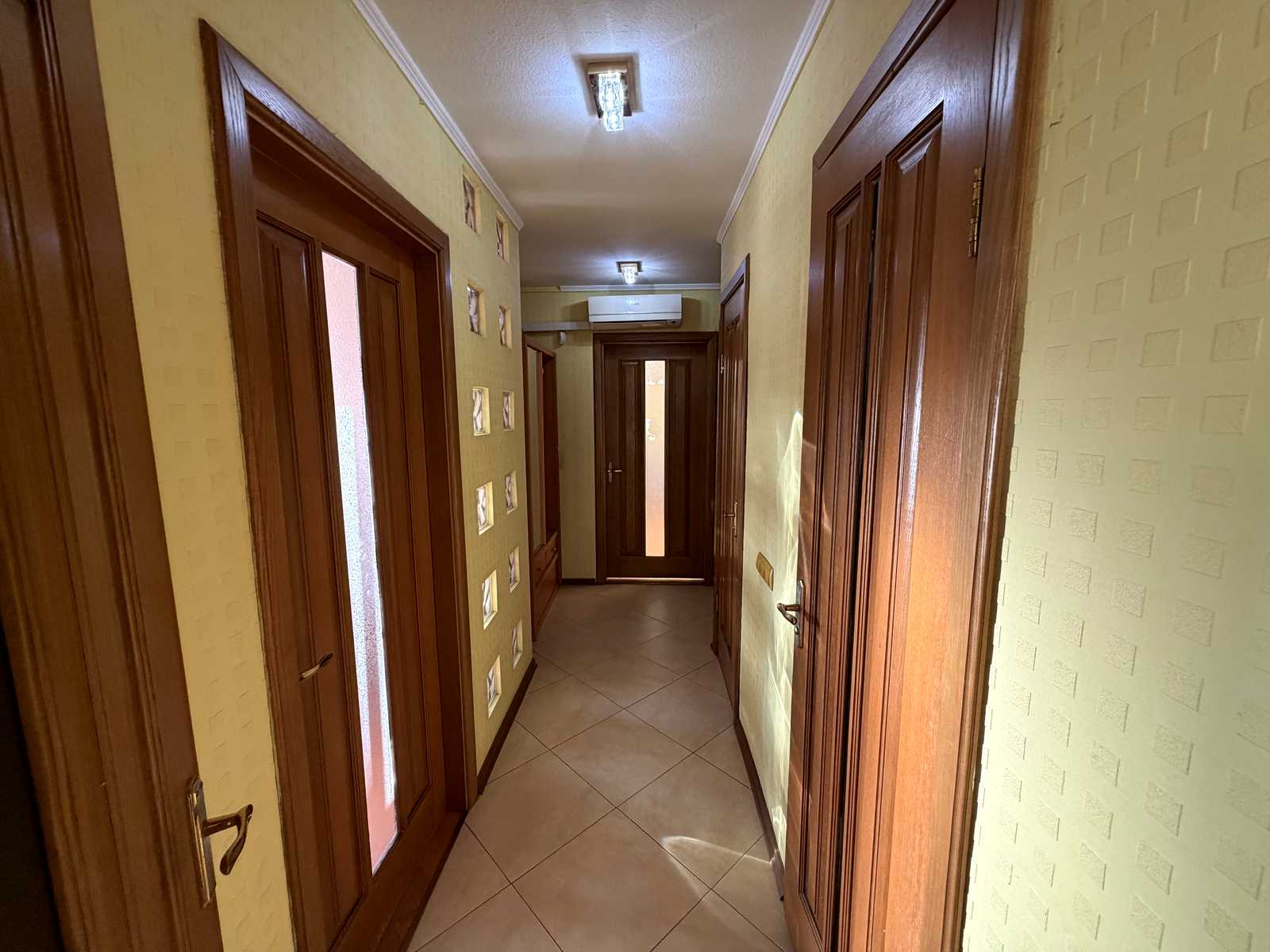 1875237618456711