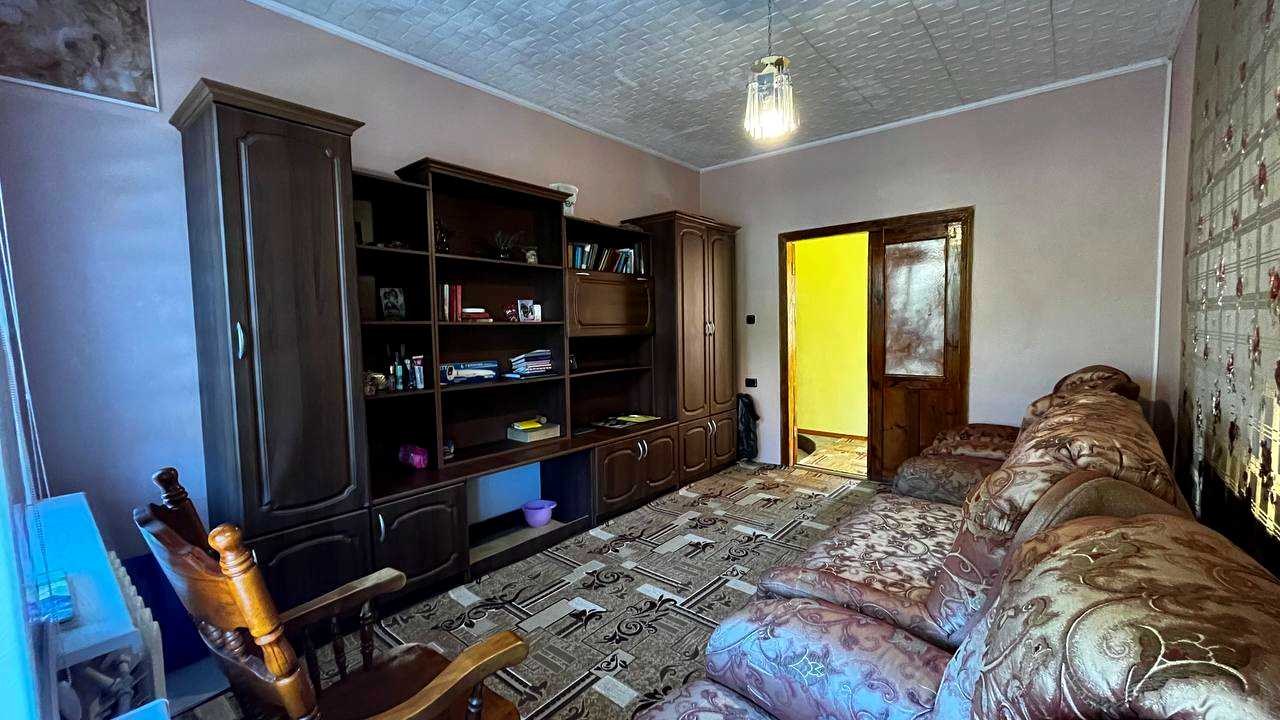 1875247354003839