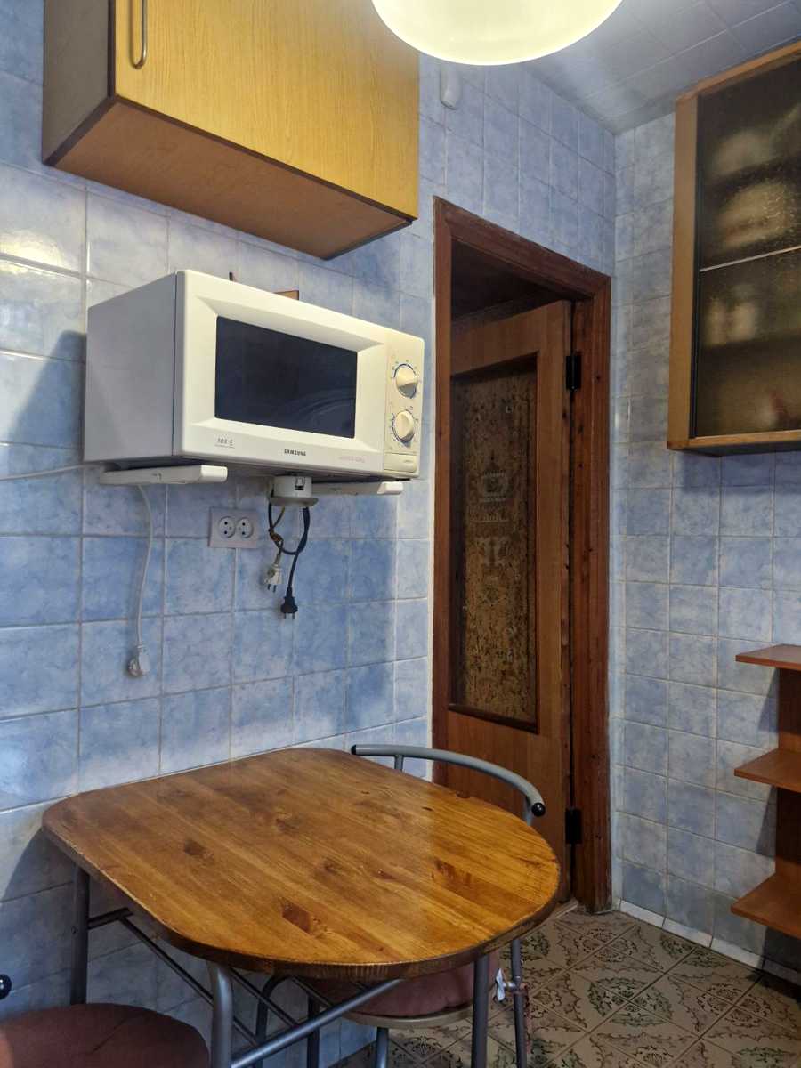 1875247868444215
