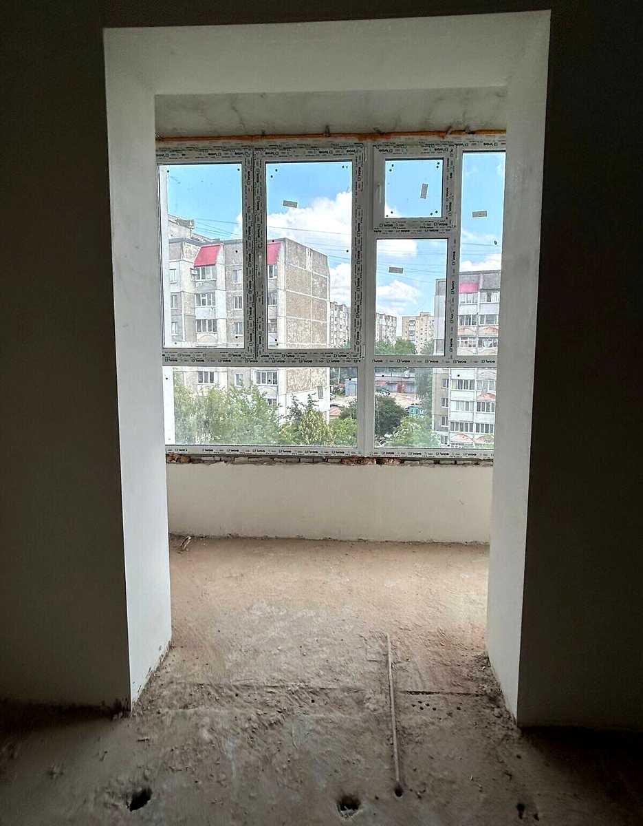 1875298176352931