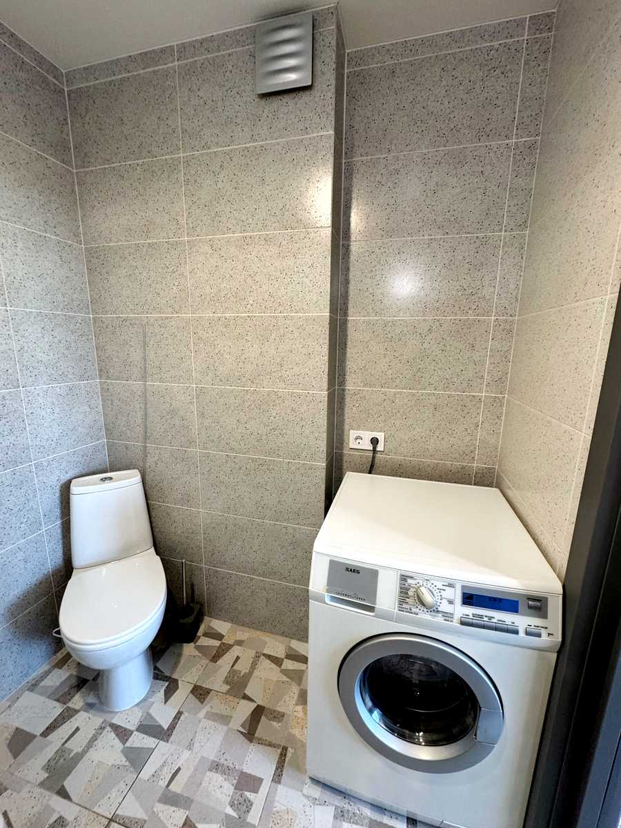 1875298536042368