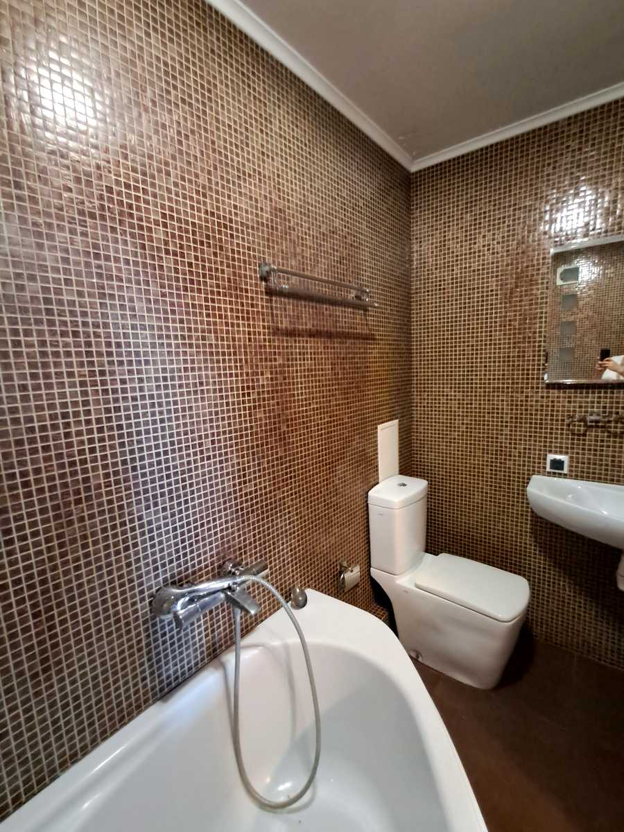 1875298987966900