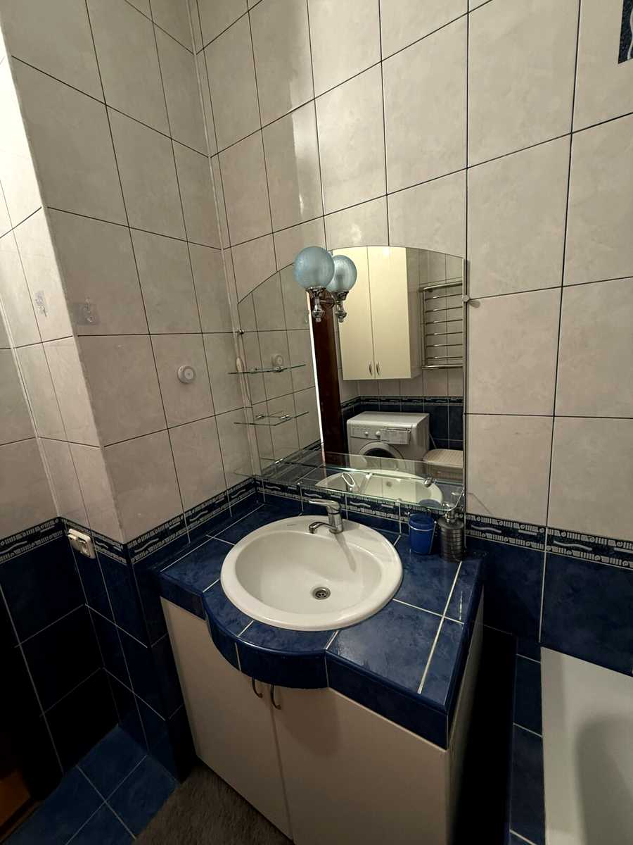 1875306483133602