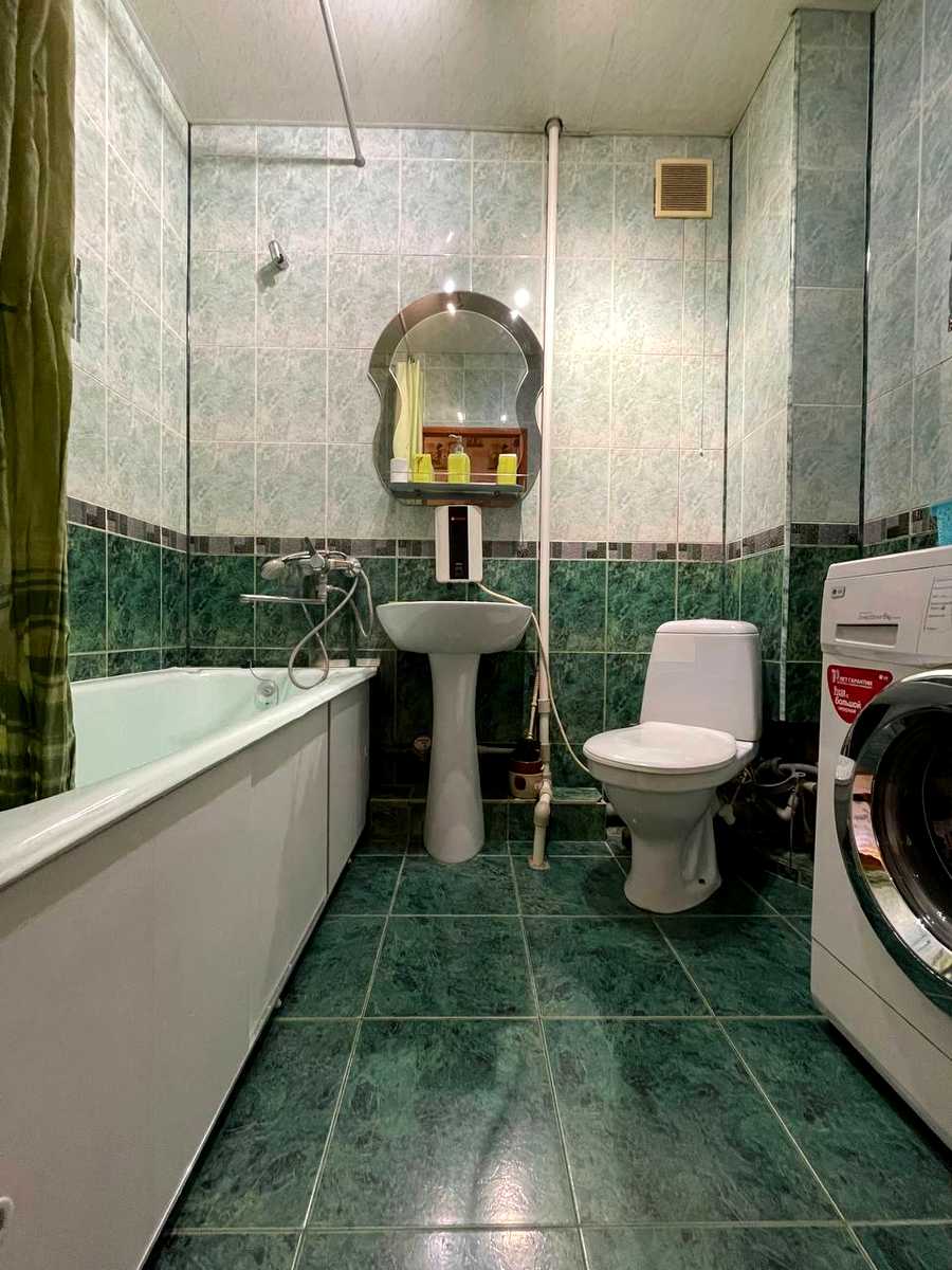 1875307121211216