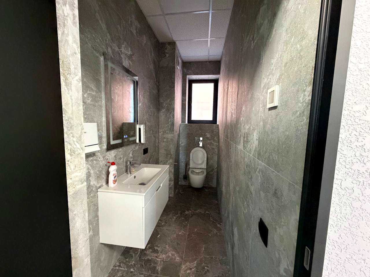 1875318727885887