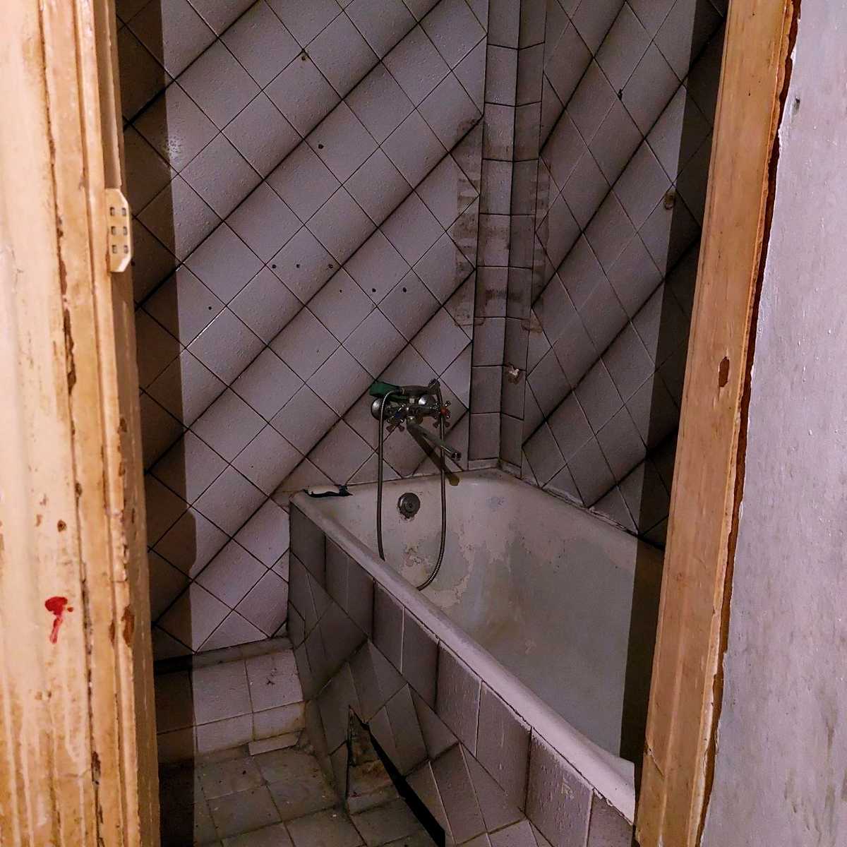 1875323940965958