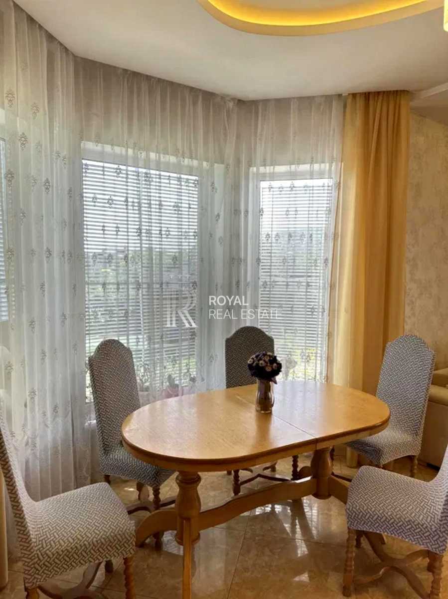 1875324346596795