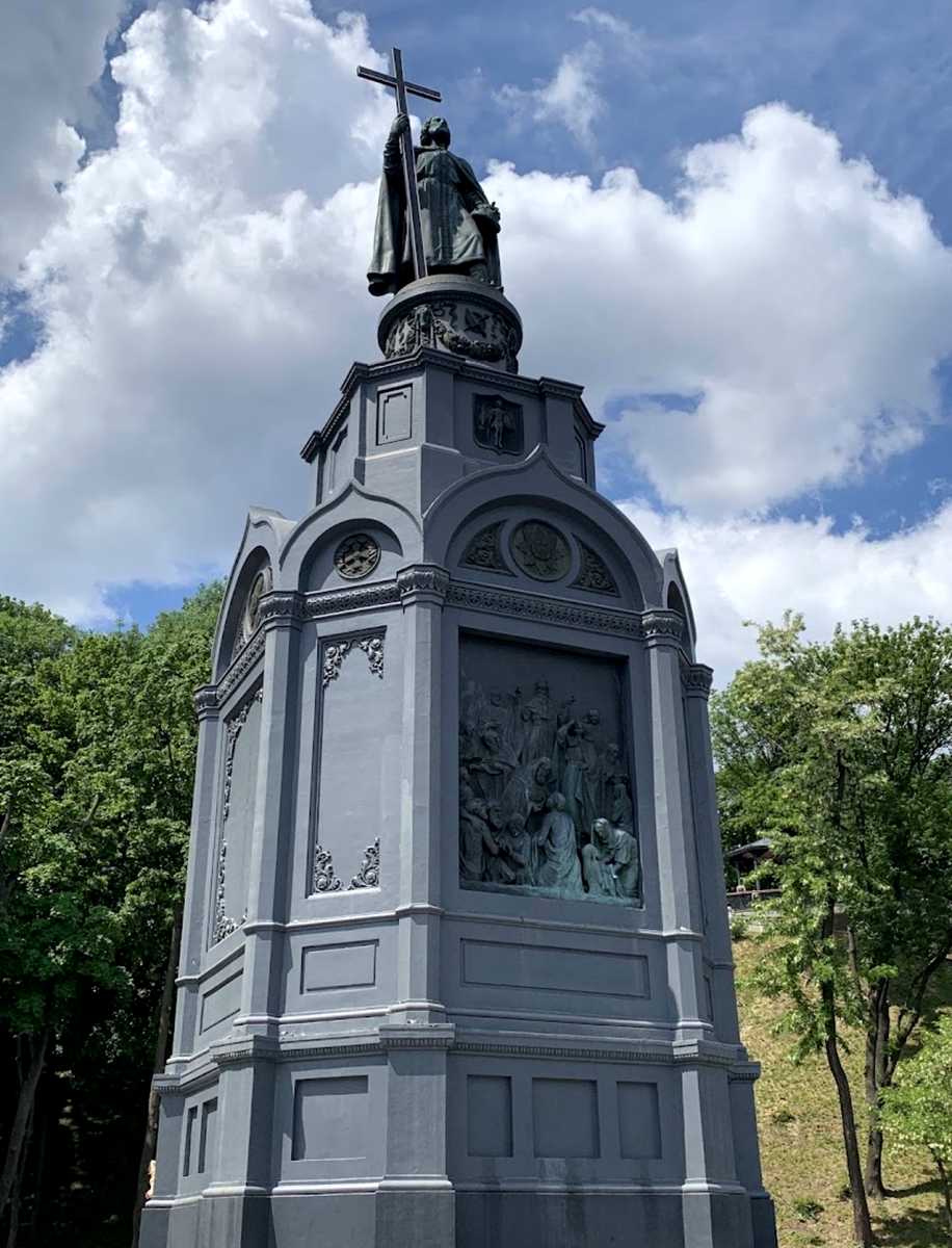 1875389515692544