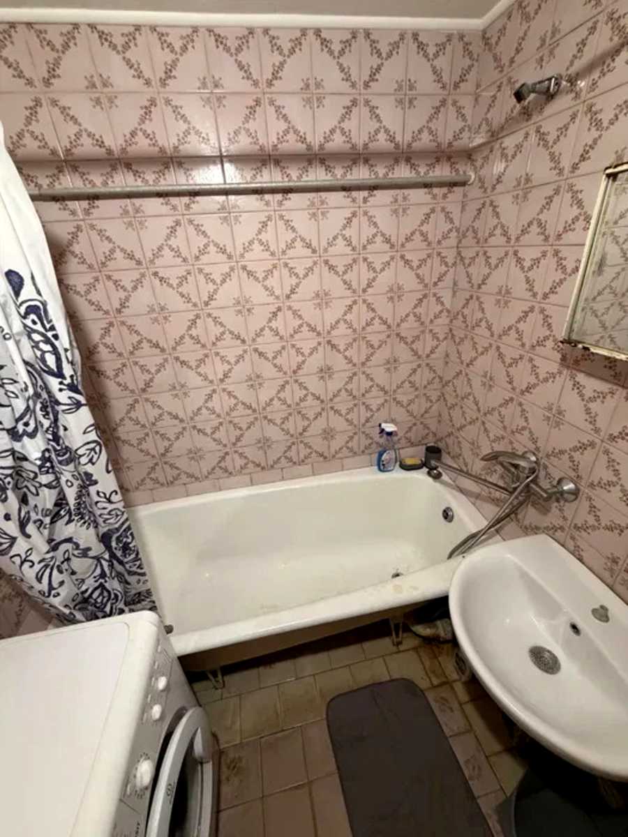 1875393750764041