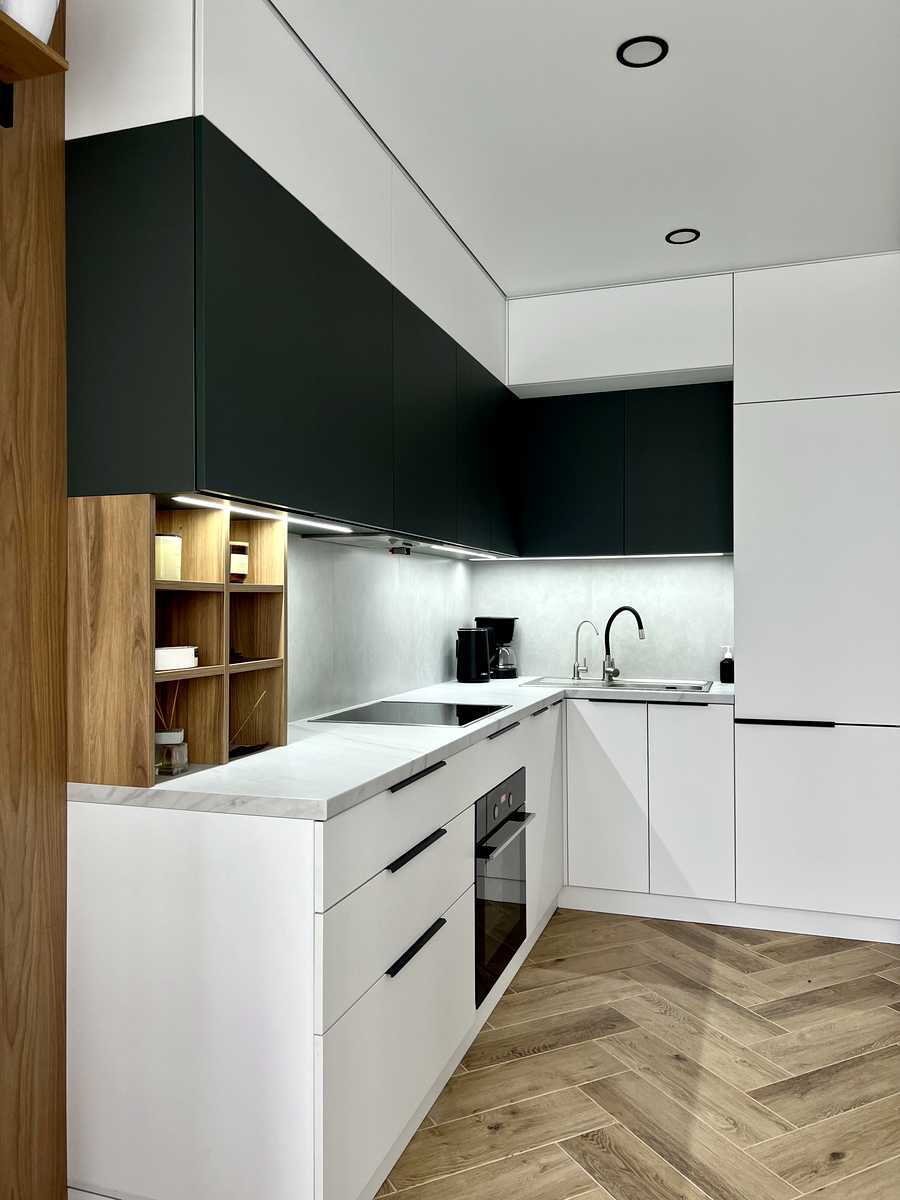 1875395178010875
