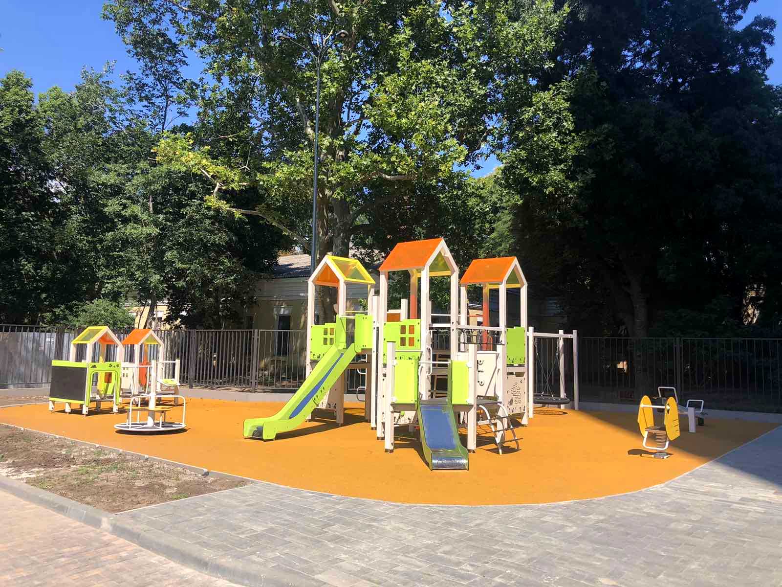 1875396113812292