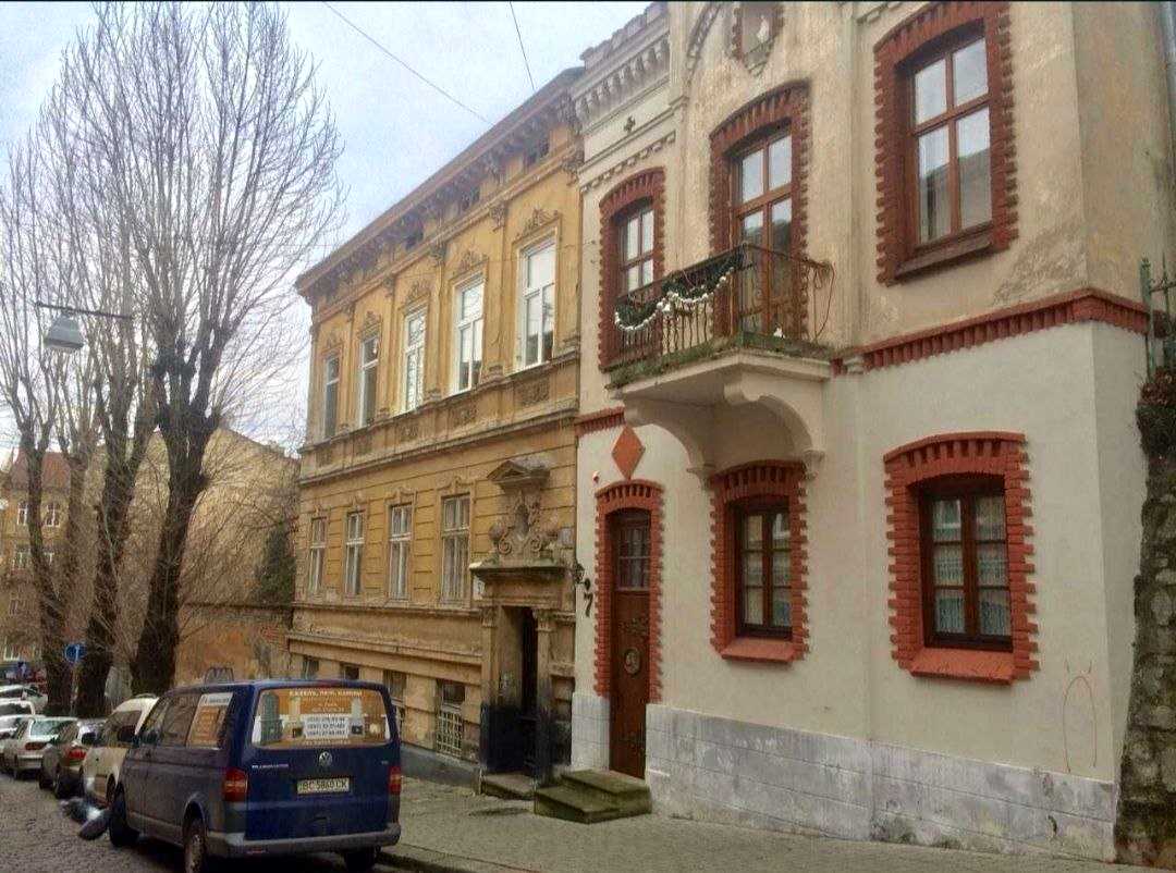 1875397689724301