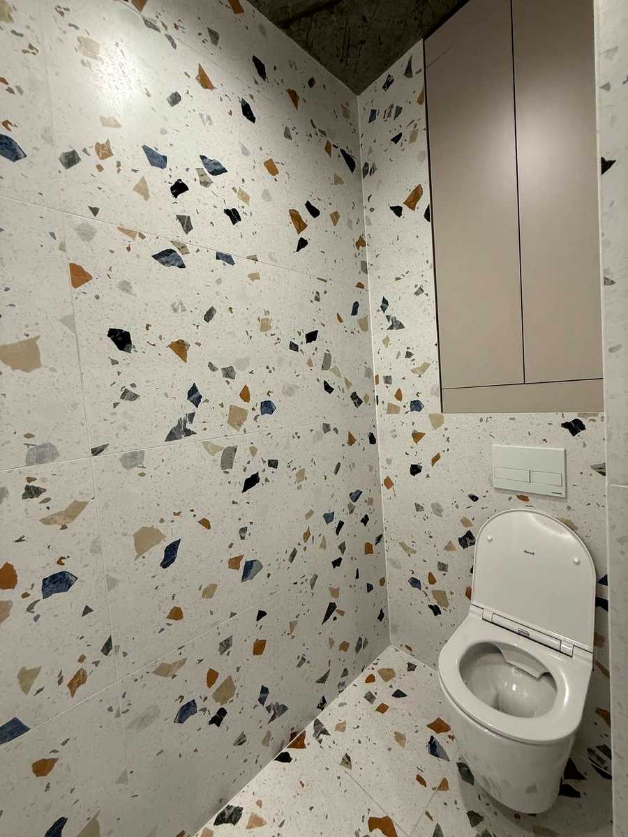 1875408336020093
