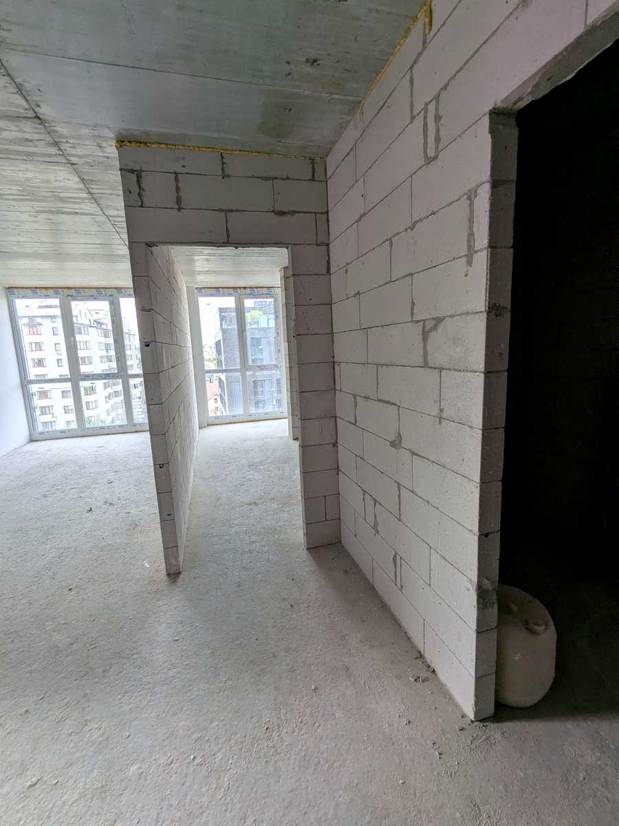 1875493426914299