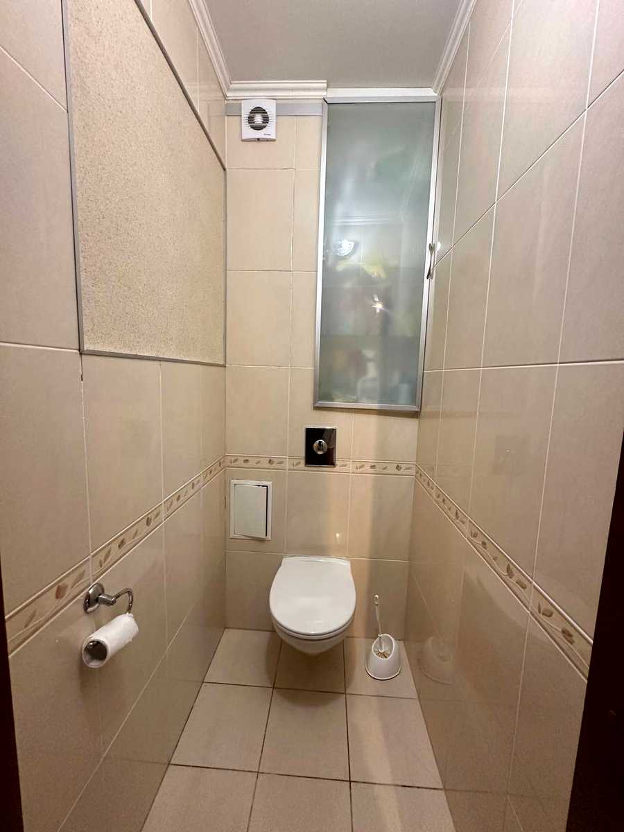 1875656161296606