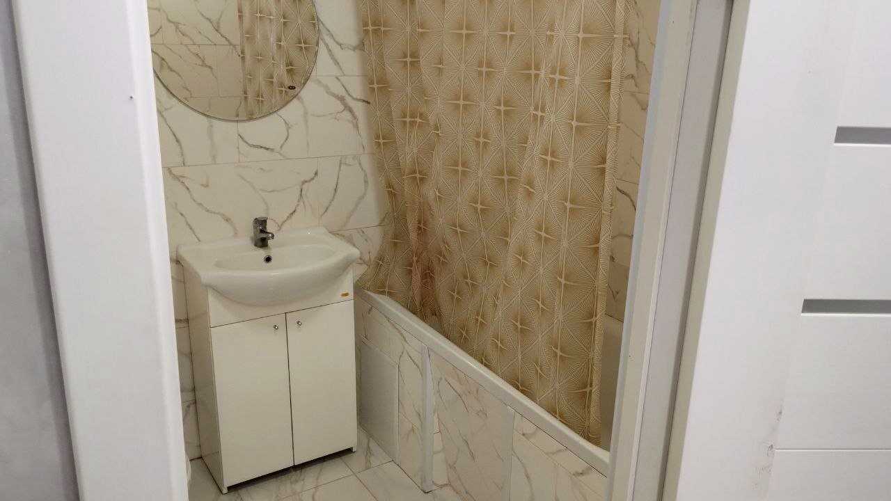 1875663378490279