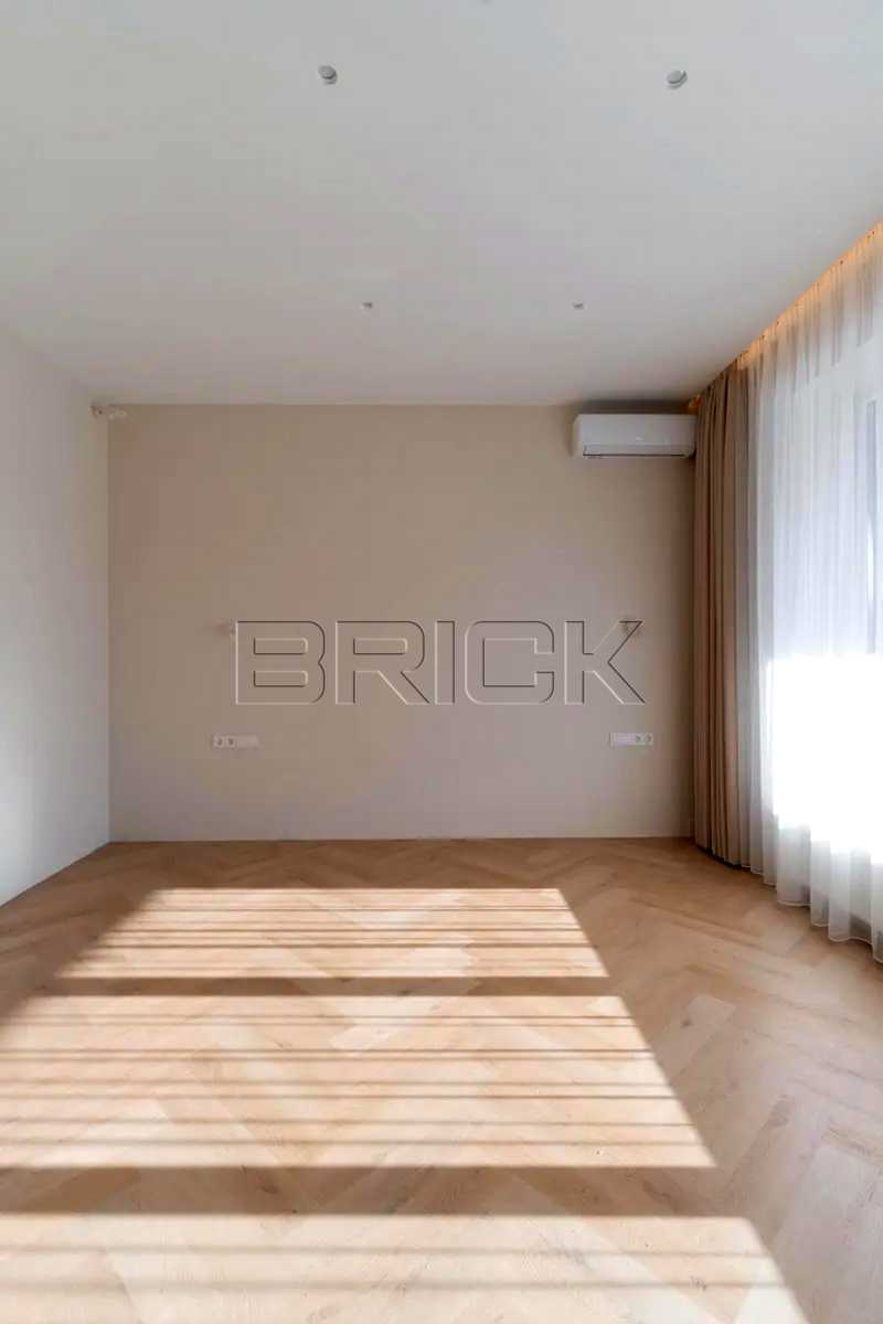 1875668850046793
