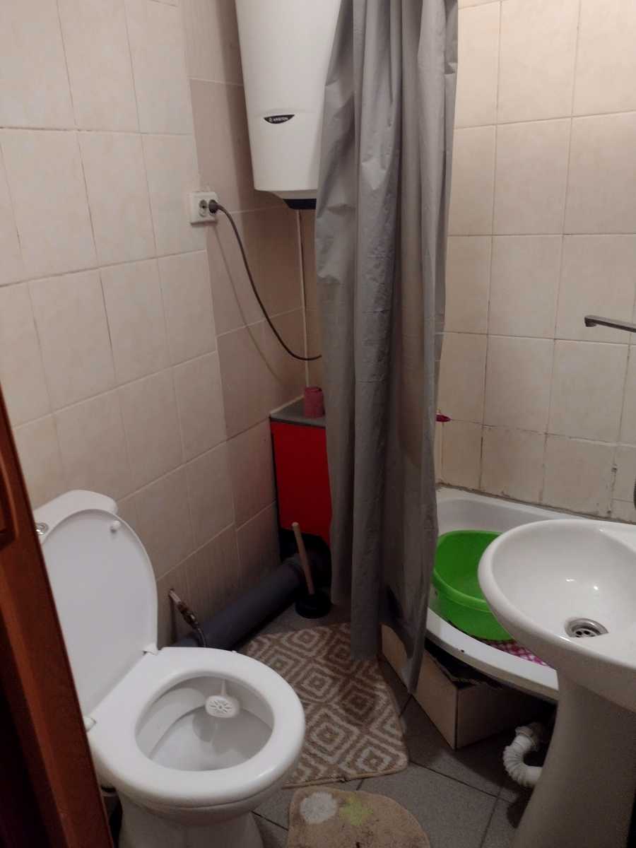 1875675315350352