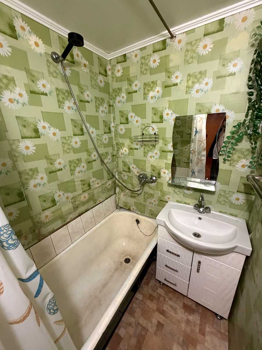 1875675786374178