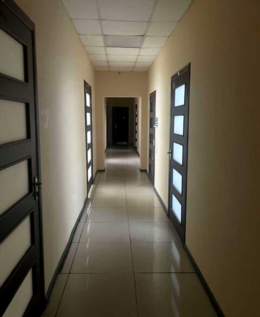 1875677105636305
