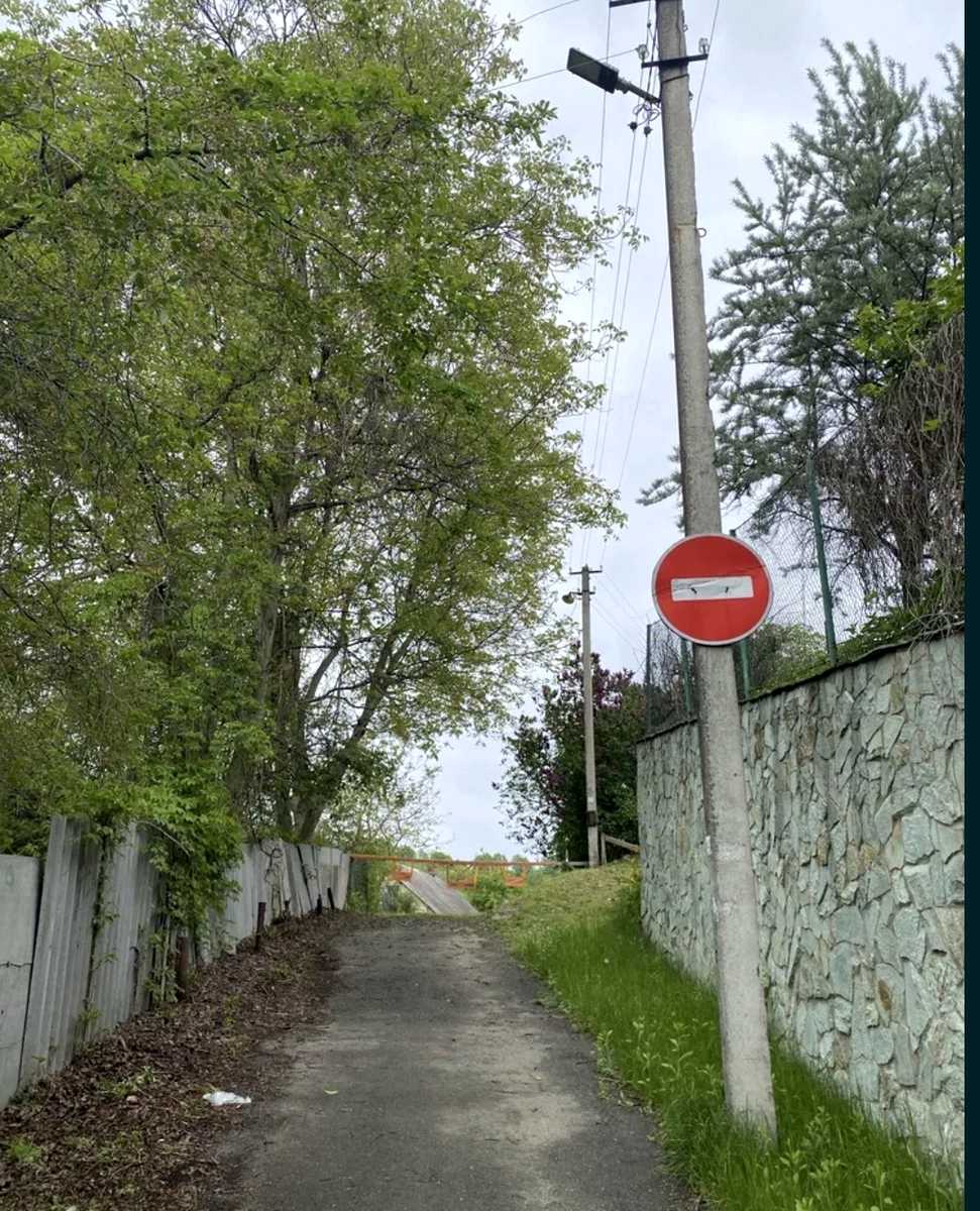 1875679618379650