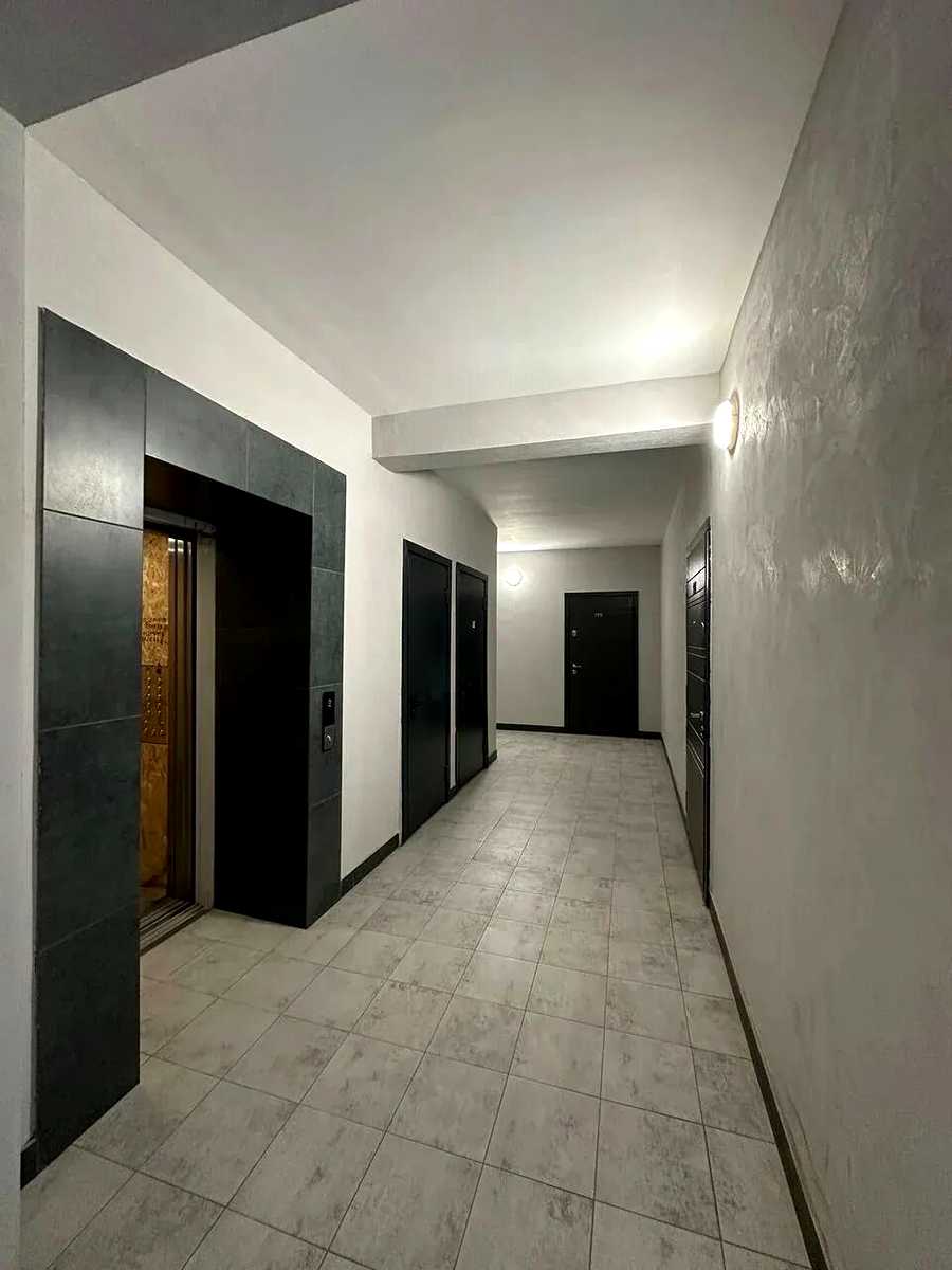 1875683403707303