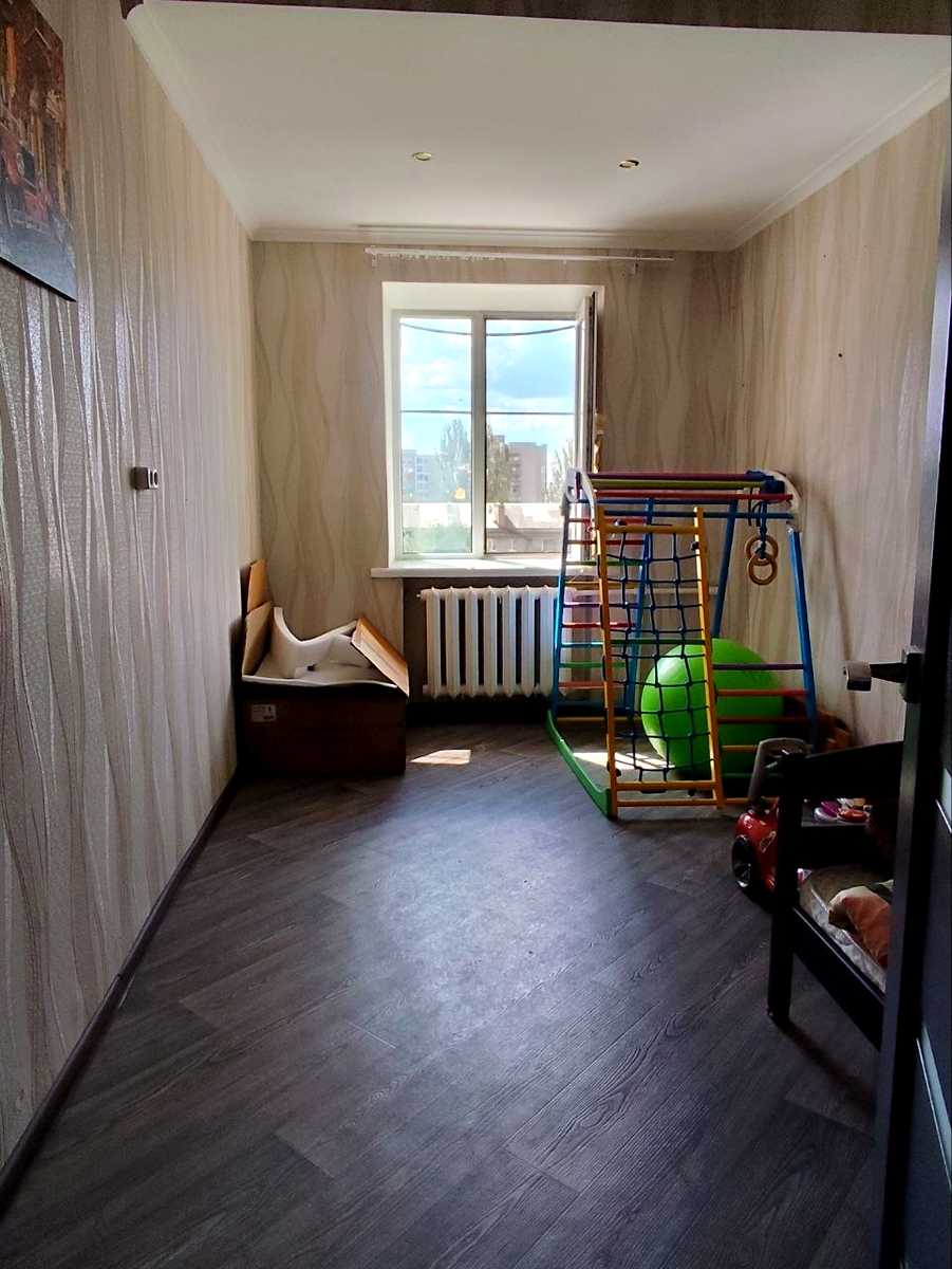 1875684327819300