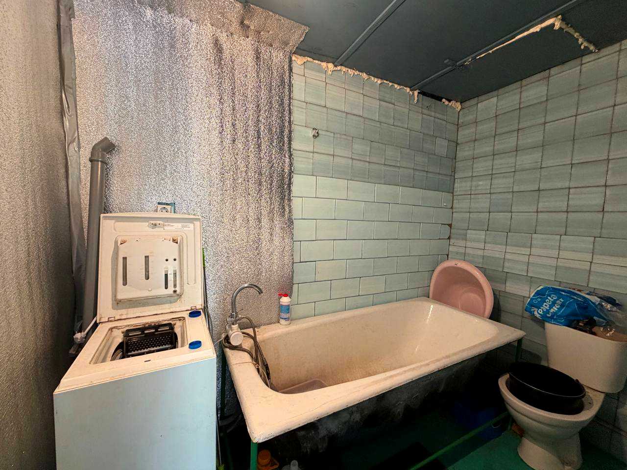 1875698415604605