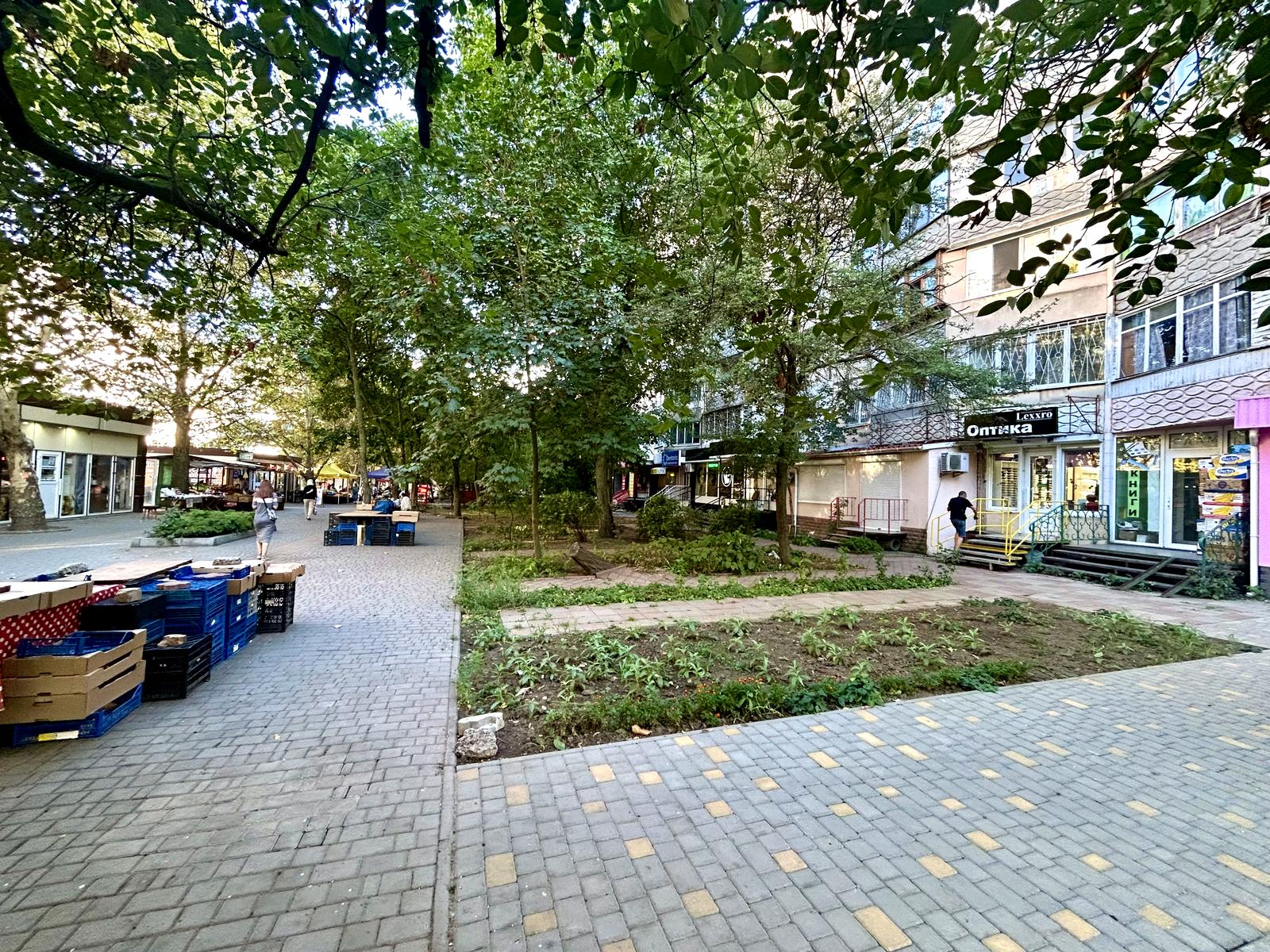 1875698563771672