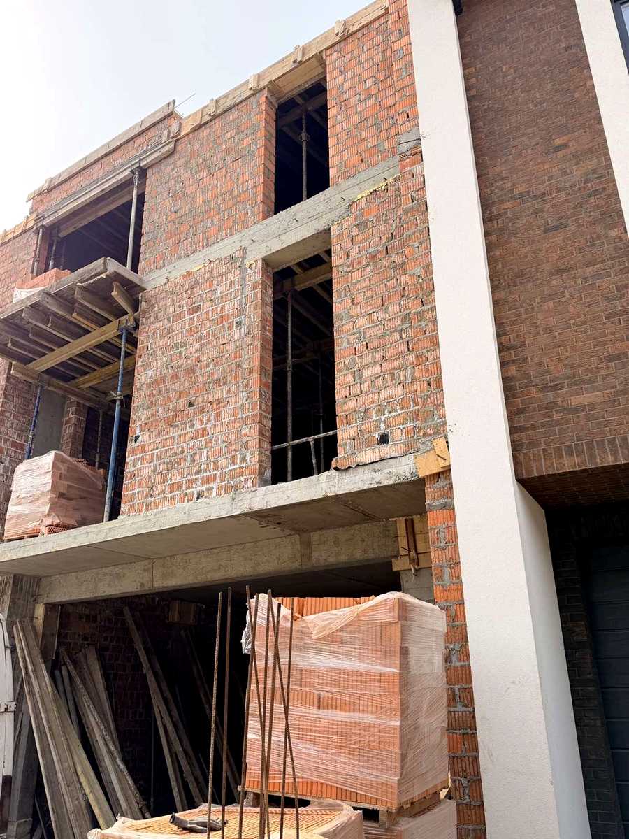 1875741538608367