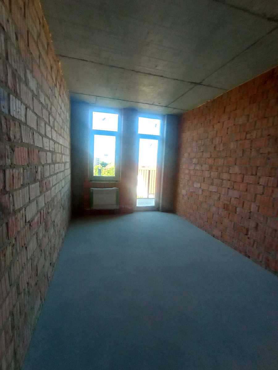 1875746697563928
