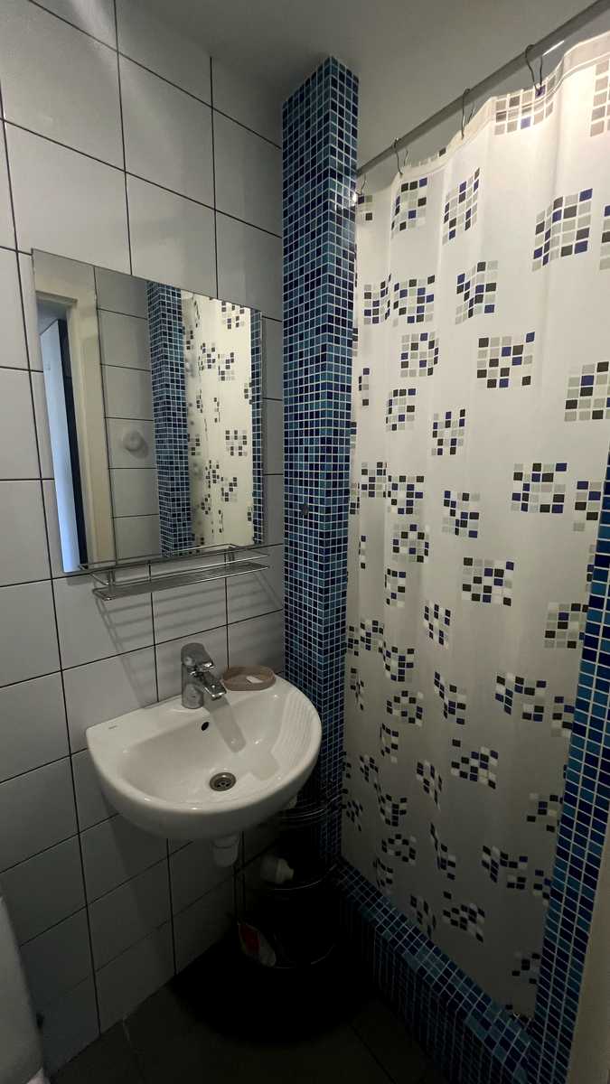 1875747916845444