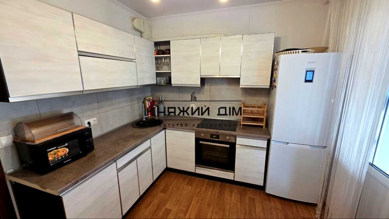 1875749843023168