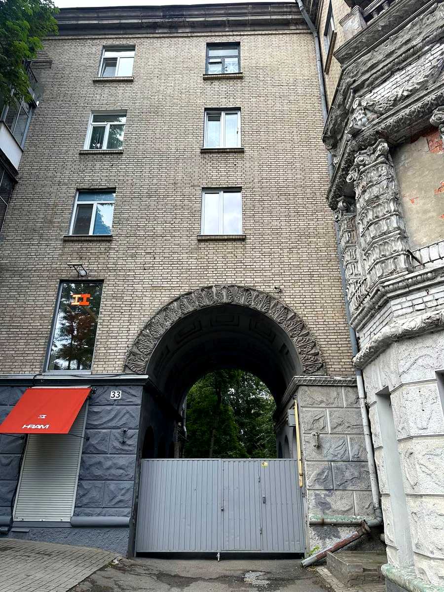 1875750604390588