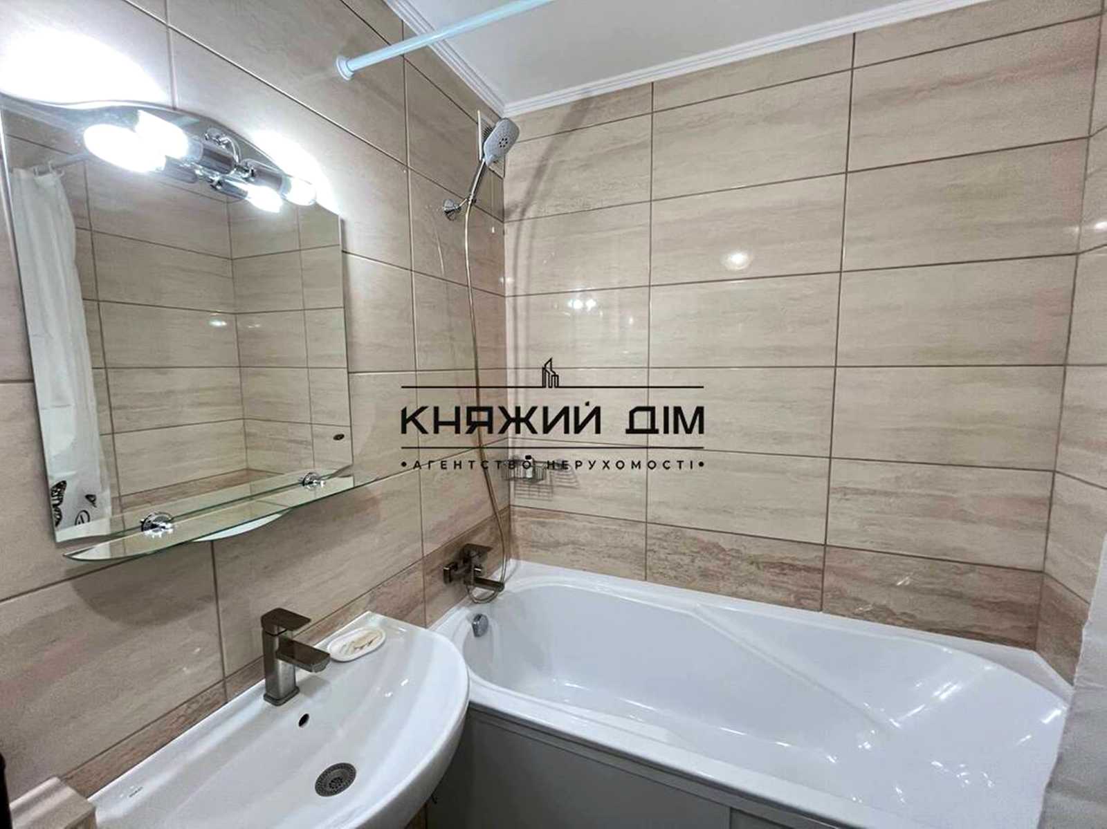 1875751613426827