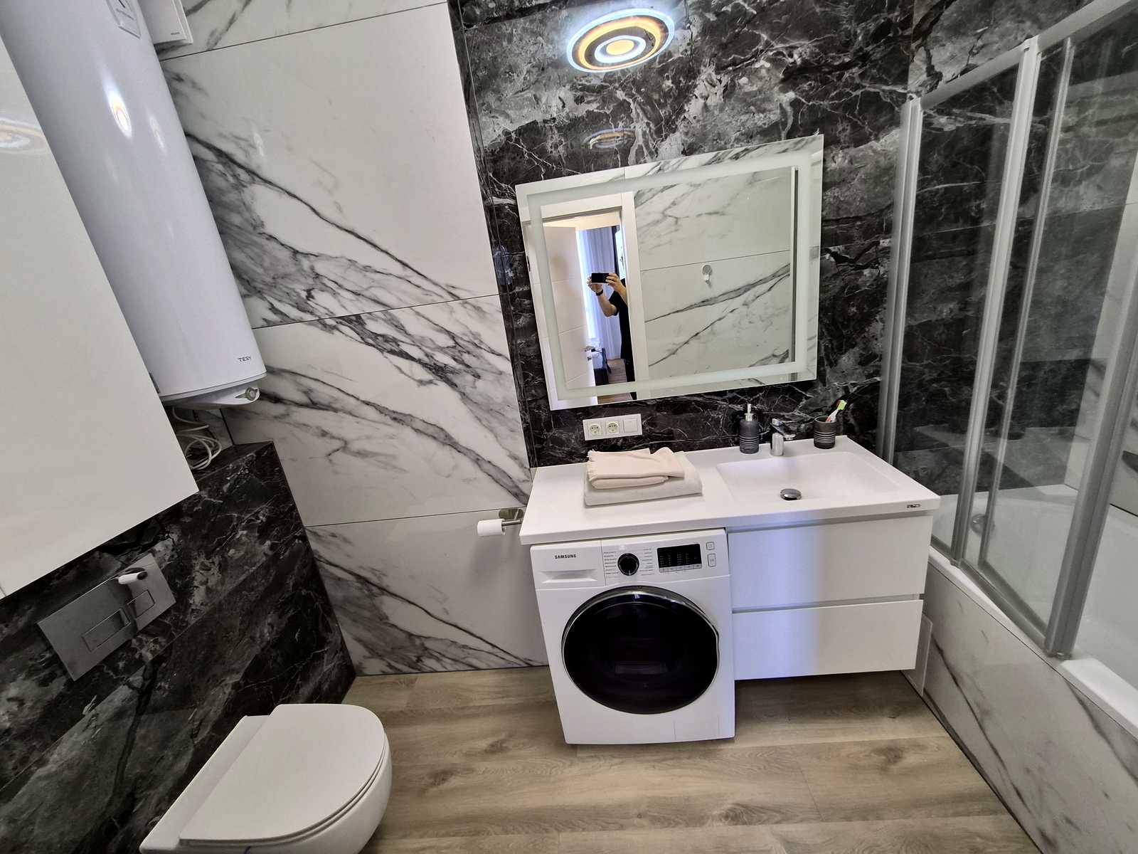 1875752377845303