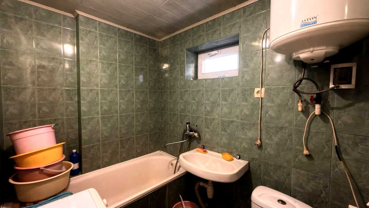 1875752487848307