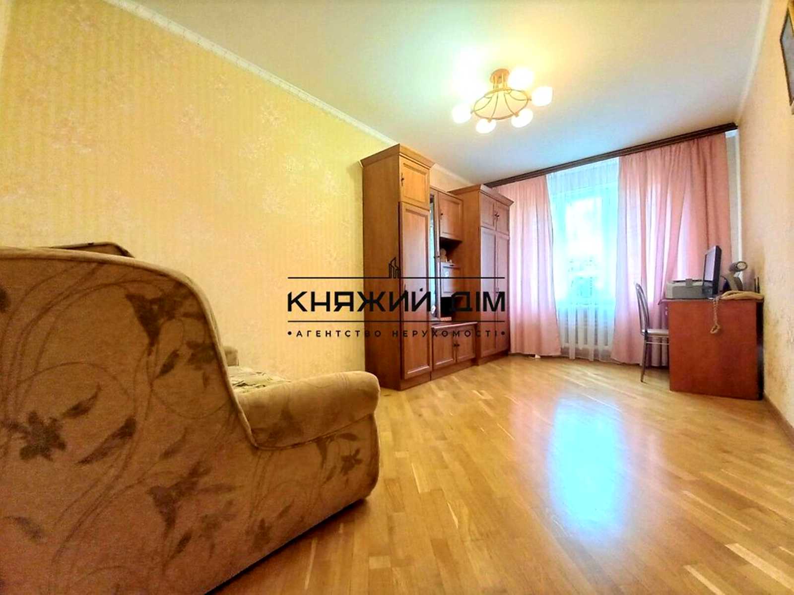 1875752617962299