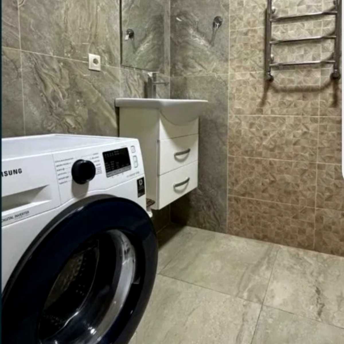 1875754734711068