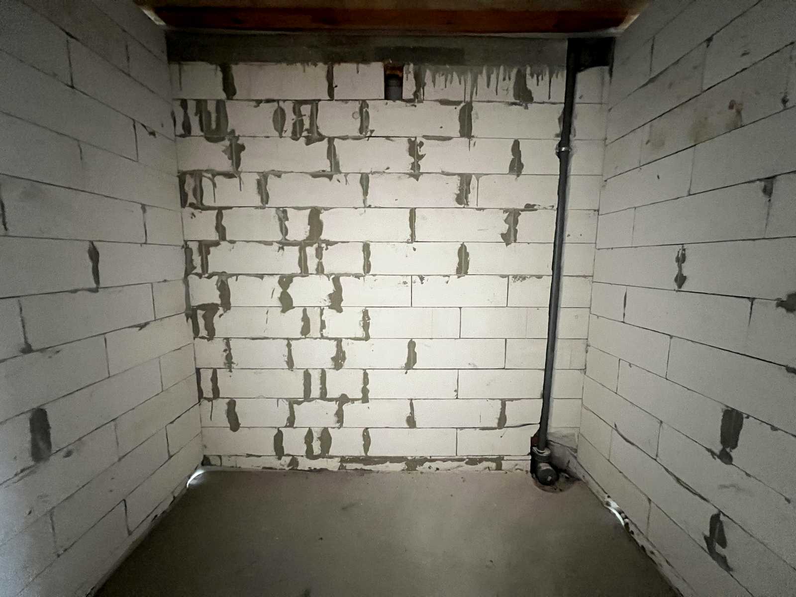 1875757537973352