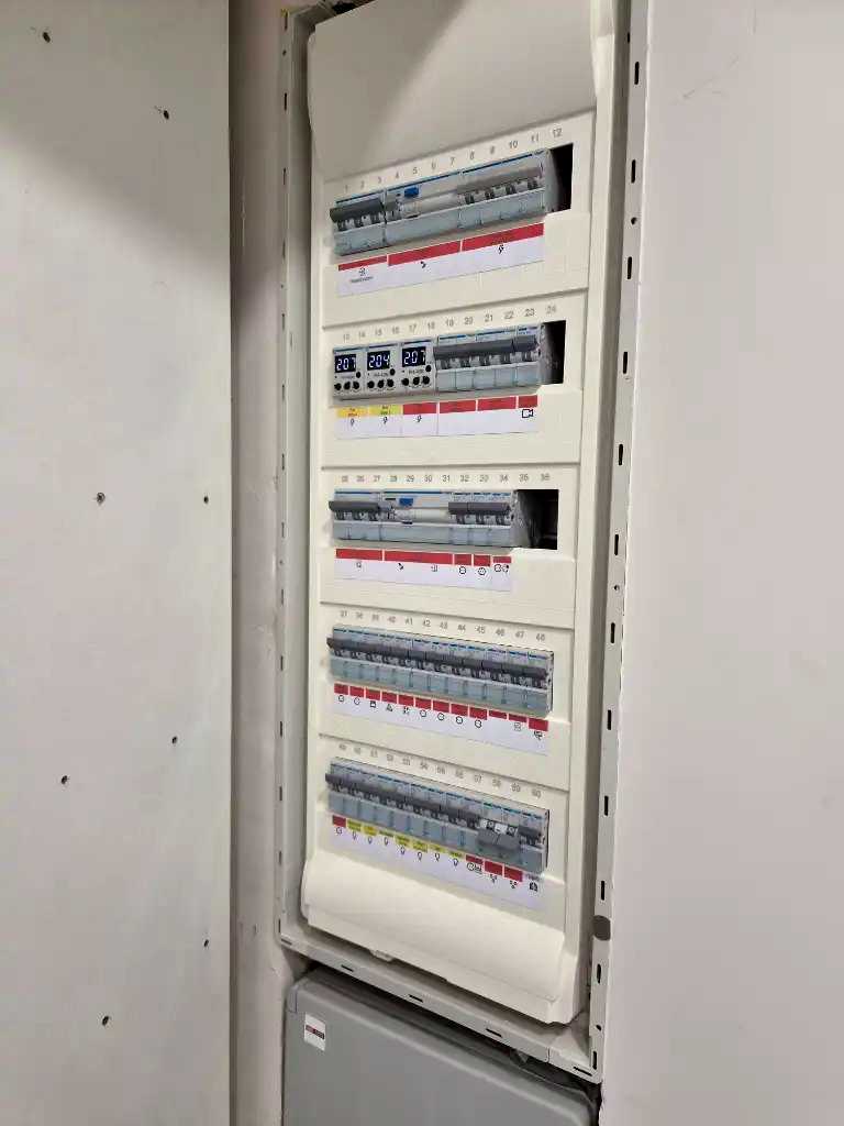 1875763975222737