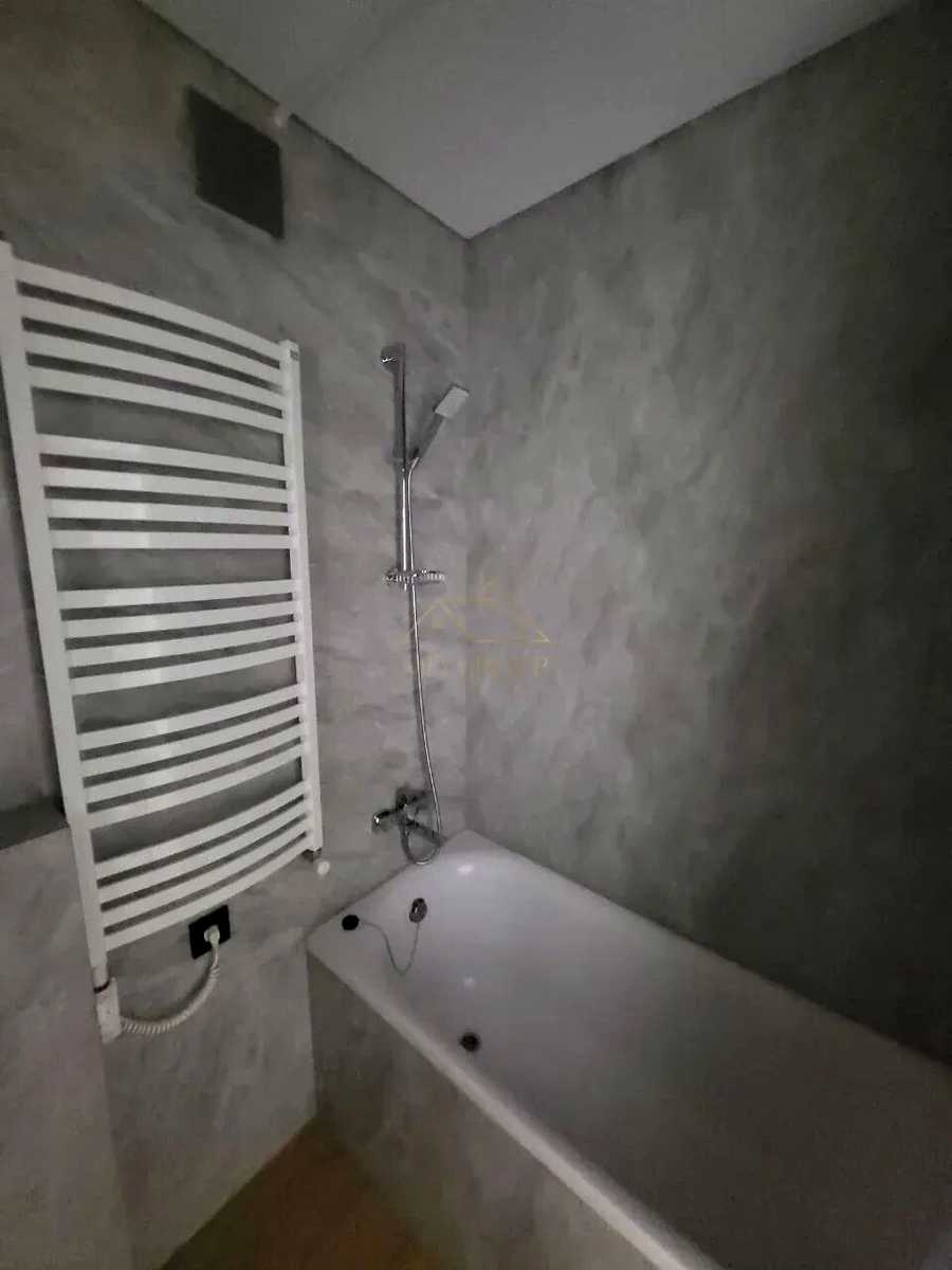 1875769227352063