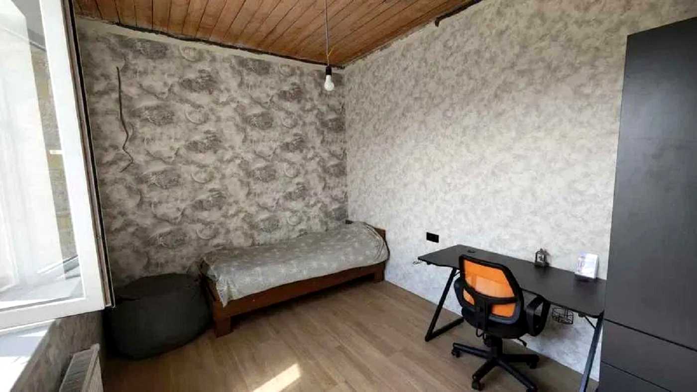 1875770837404531