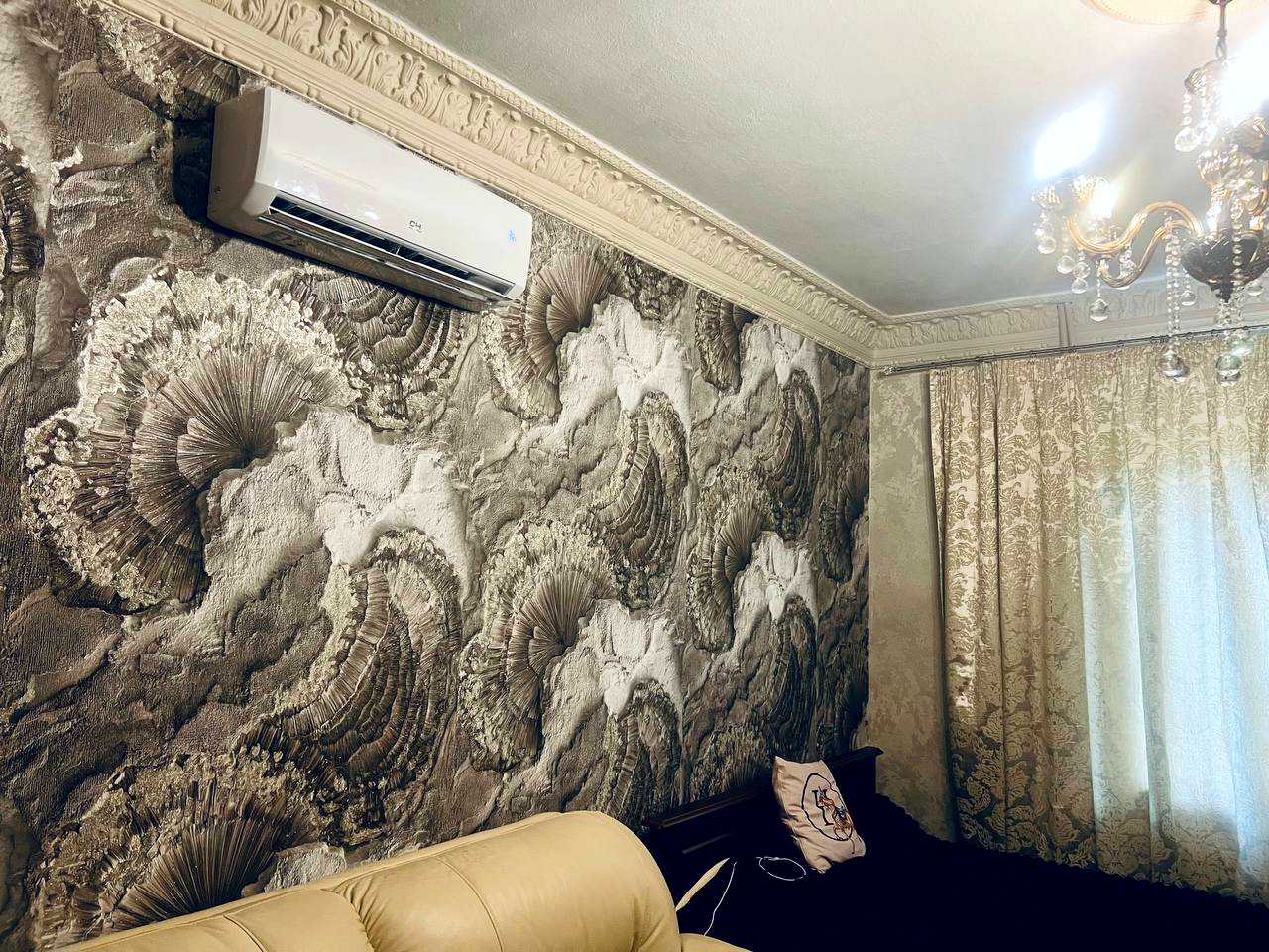 1875795842610407