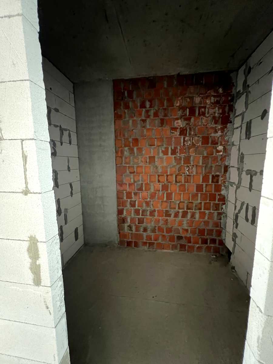 1875796753333250