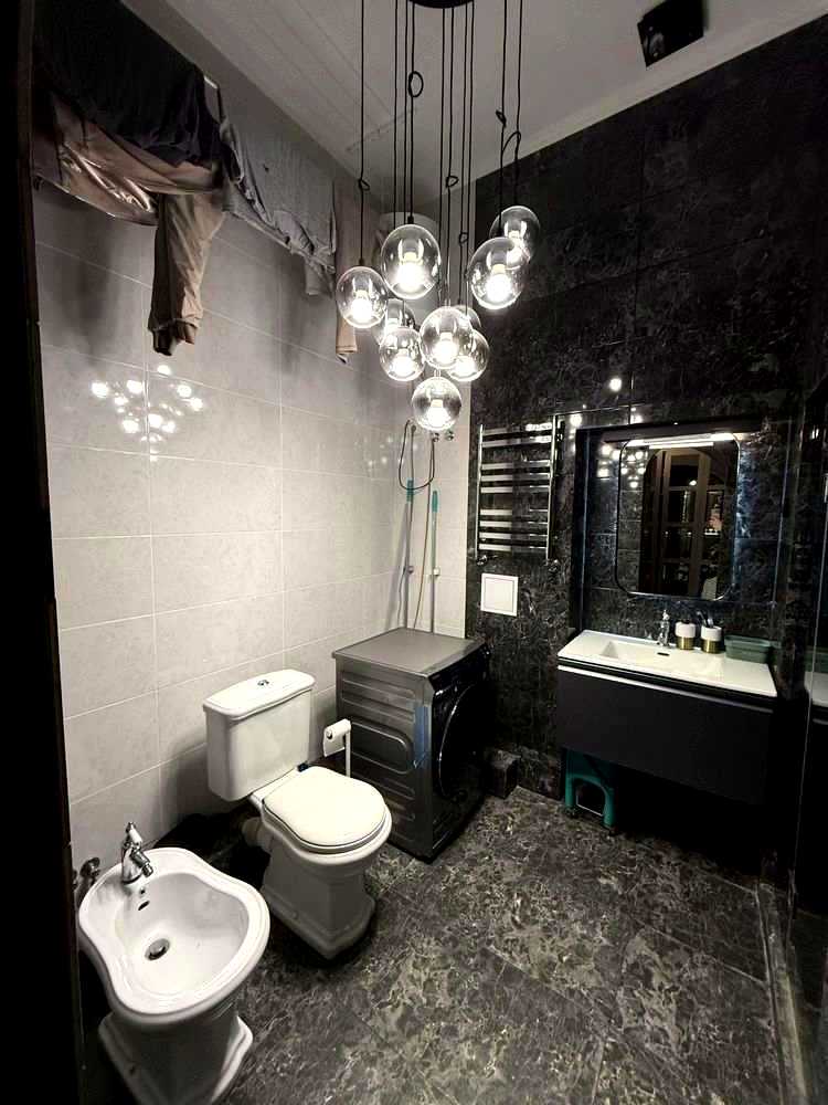 1875835393609793